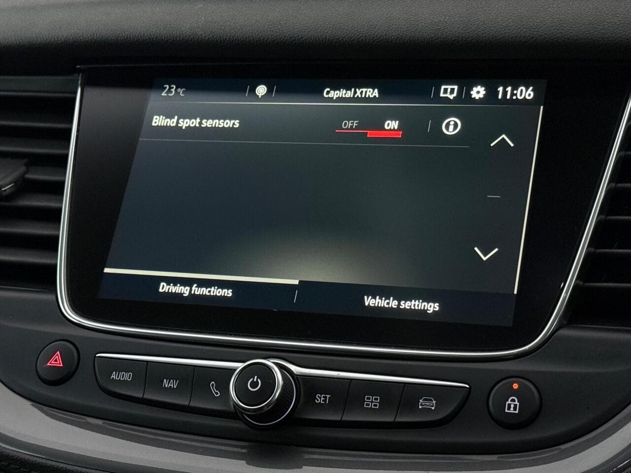 Vauxhall Grandland X thumbnail Infotainment System