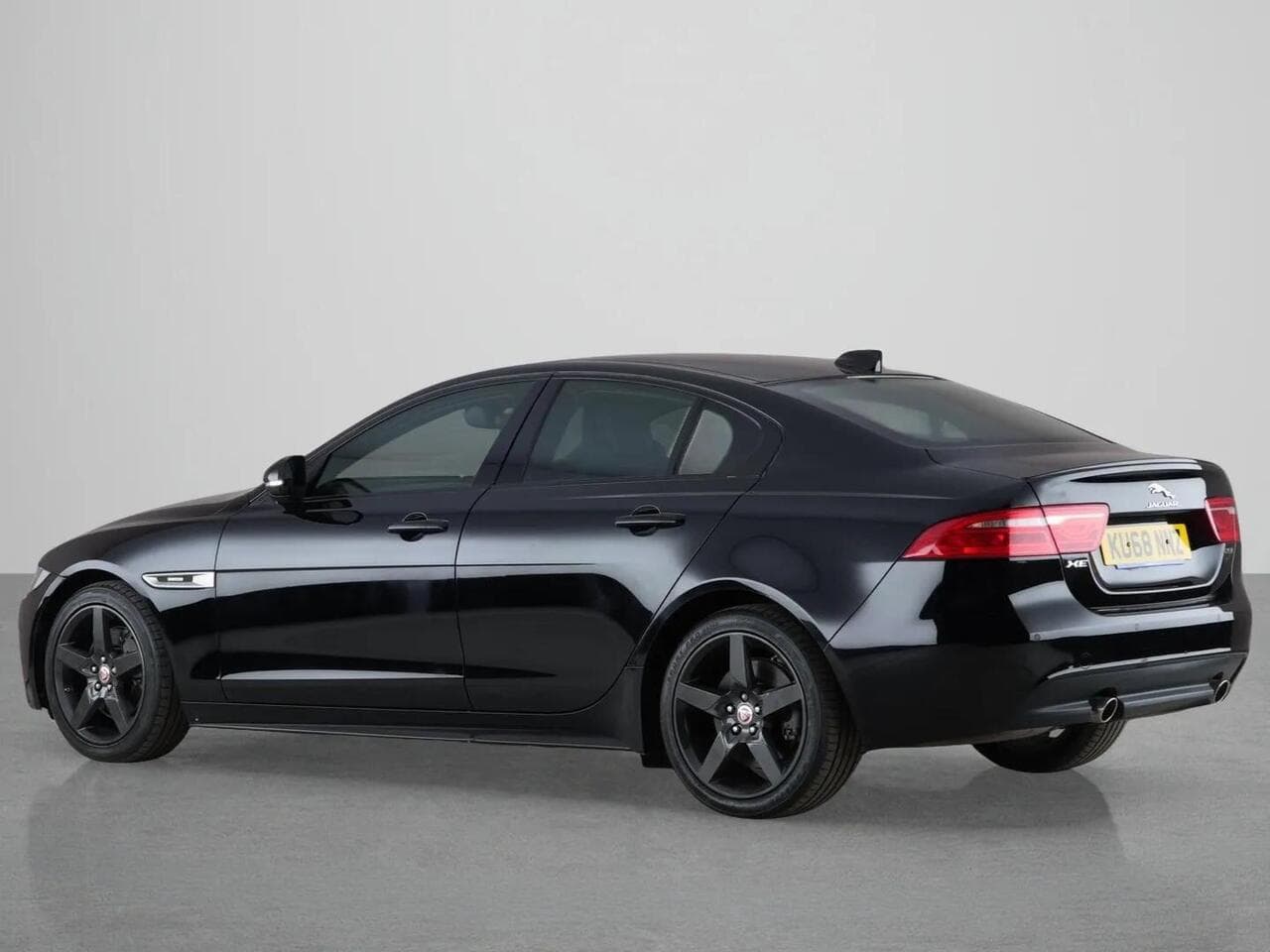 Jaguar XE thumbnail Side Left