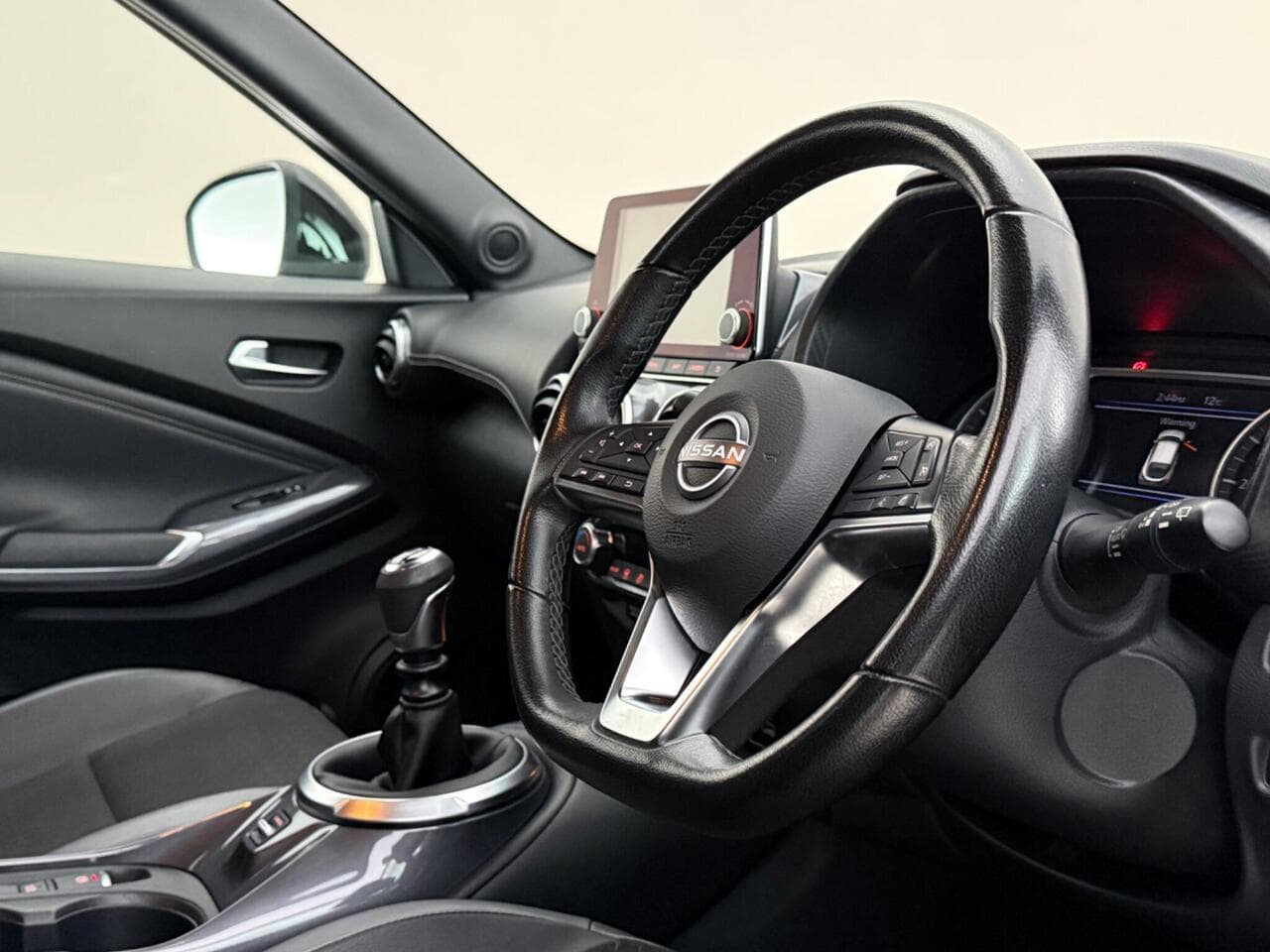 Nissan Juke thumbnail Interior Front