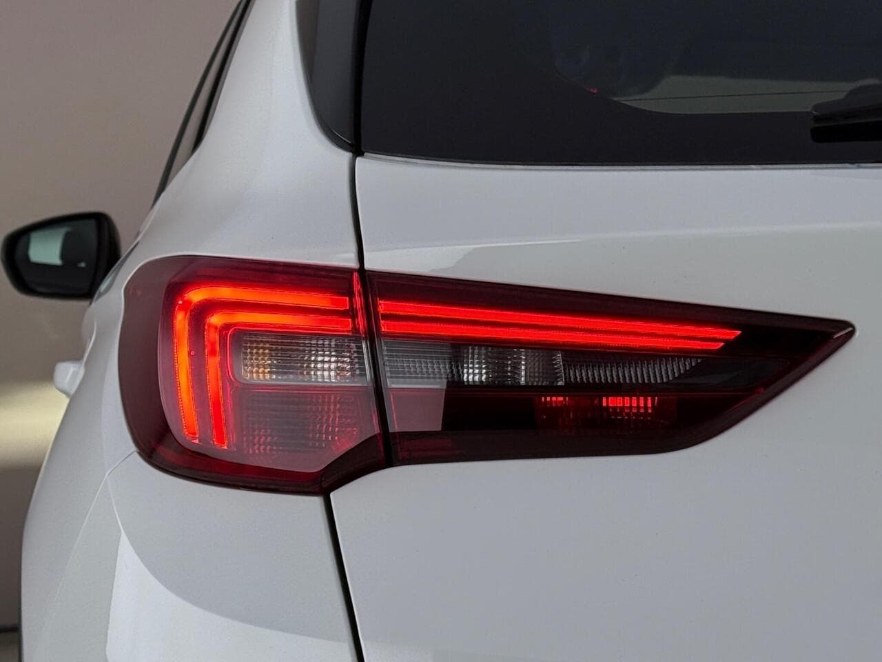 Vauxhall Grandland thumbnail Lights Rear