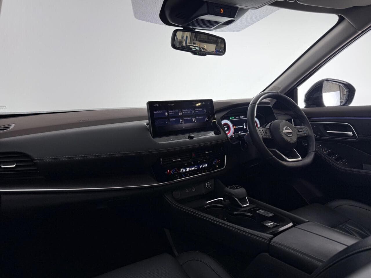 Nissan X-Trail thumbnail Interior Front