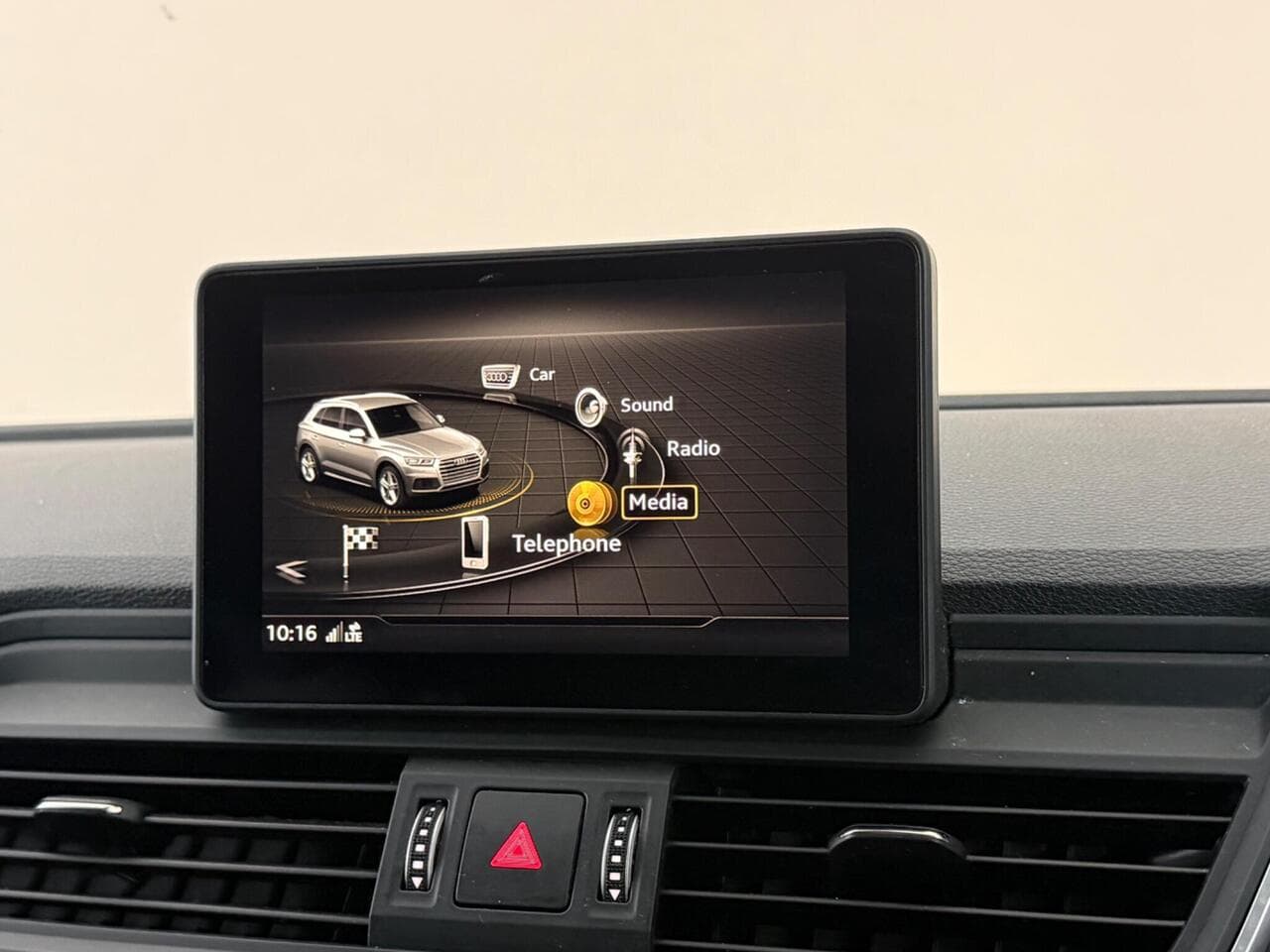 Audi Q5 thumbnail Infotainment System