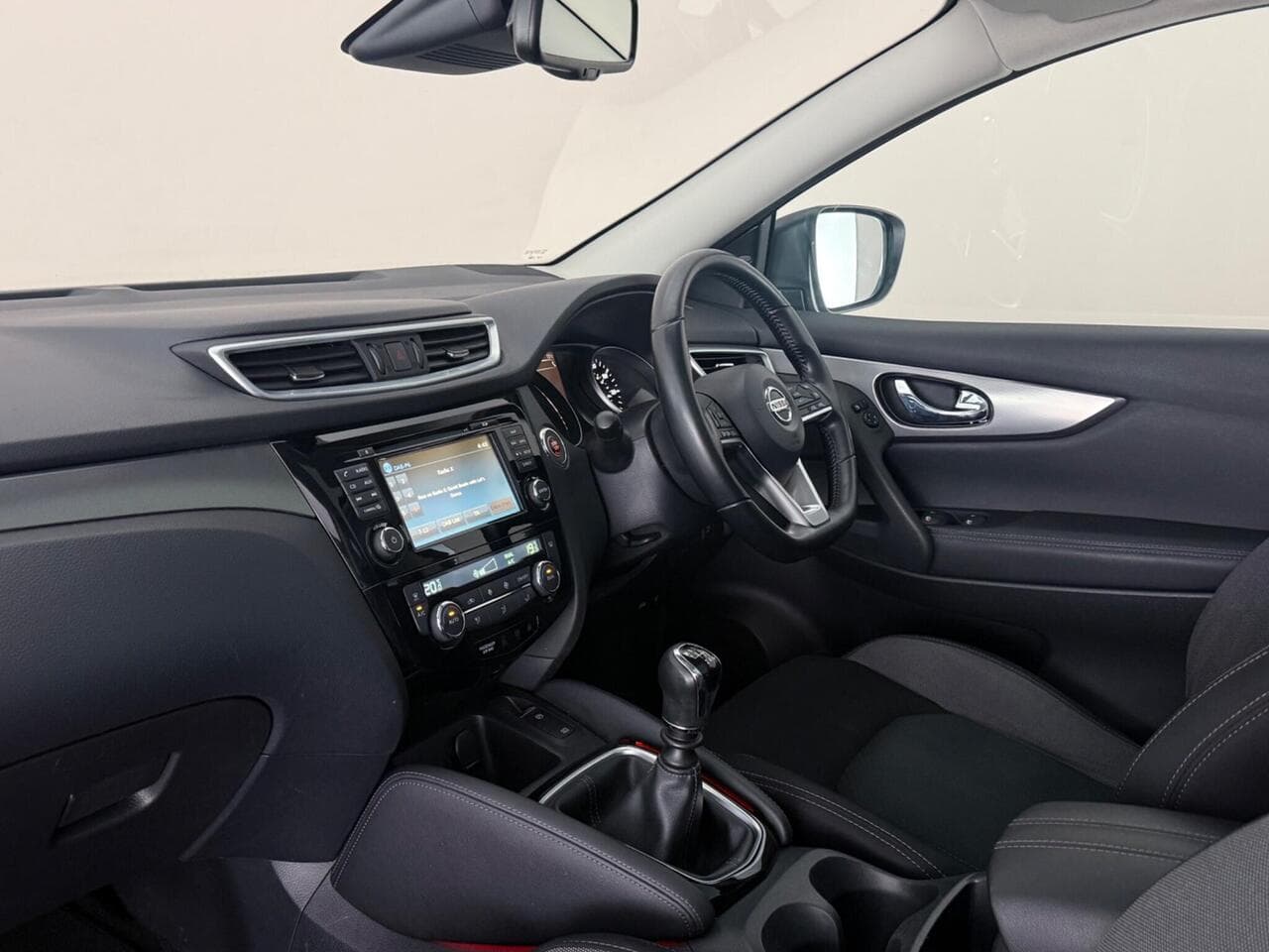 Nissan Qashqai thumbnail Interior Front