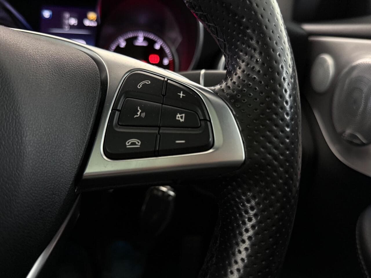Mercedes-Benz C Class thumbnail Misc Controls