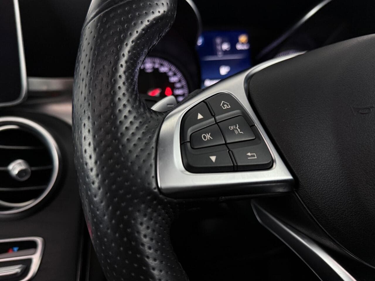 Mercedes-Benz C Class thumbnail Misc Controls