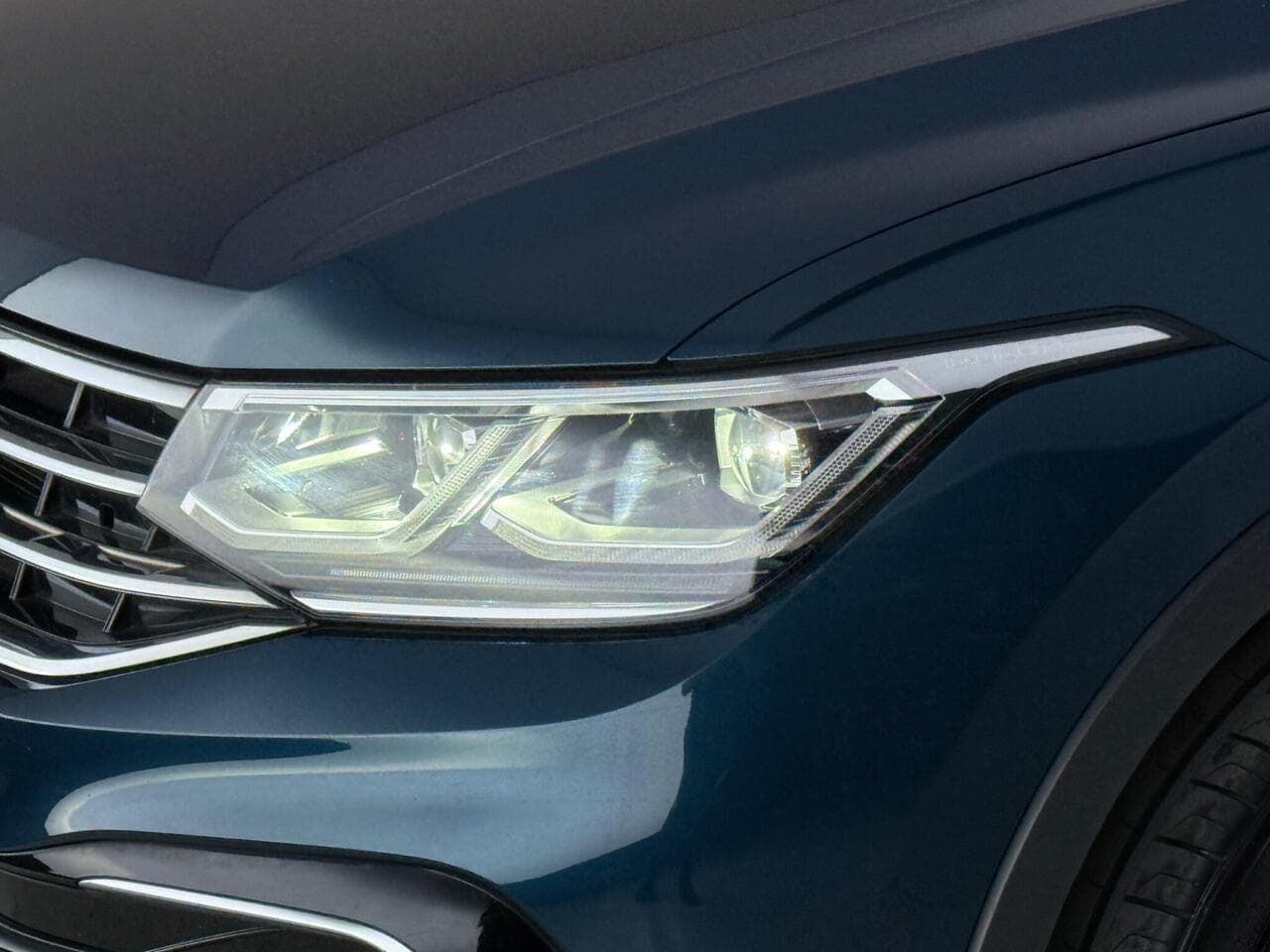 Volkswagen Tiguan thumbnail Lights Front