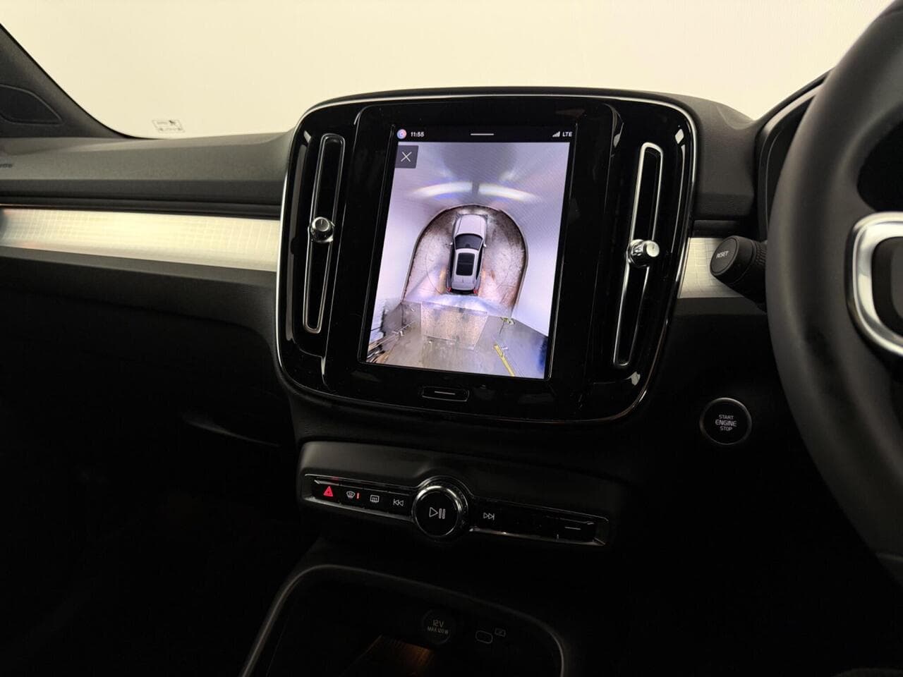 Volvo XC40 thumbnail Infotainment System