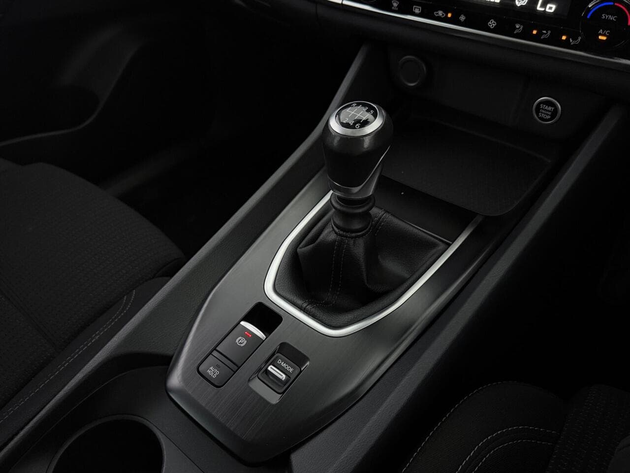 Nissan Qashqai thumbnail Interior Front