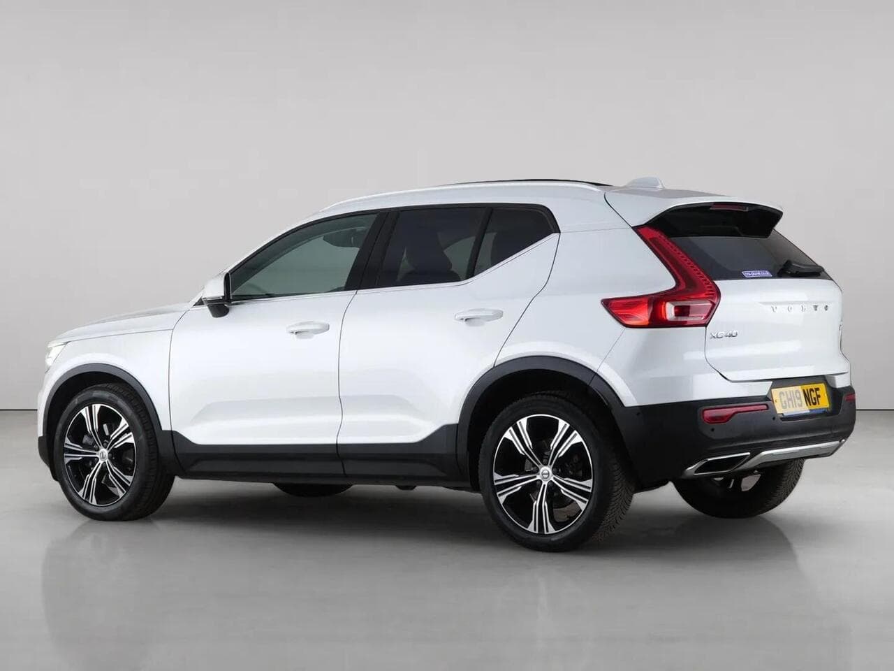 Volvo XC40 thumbnail Rear Left