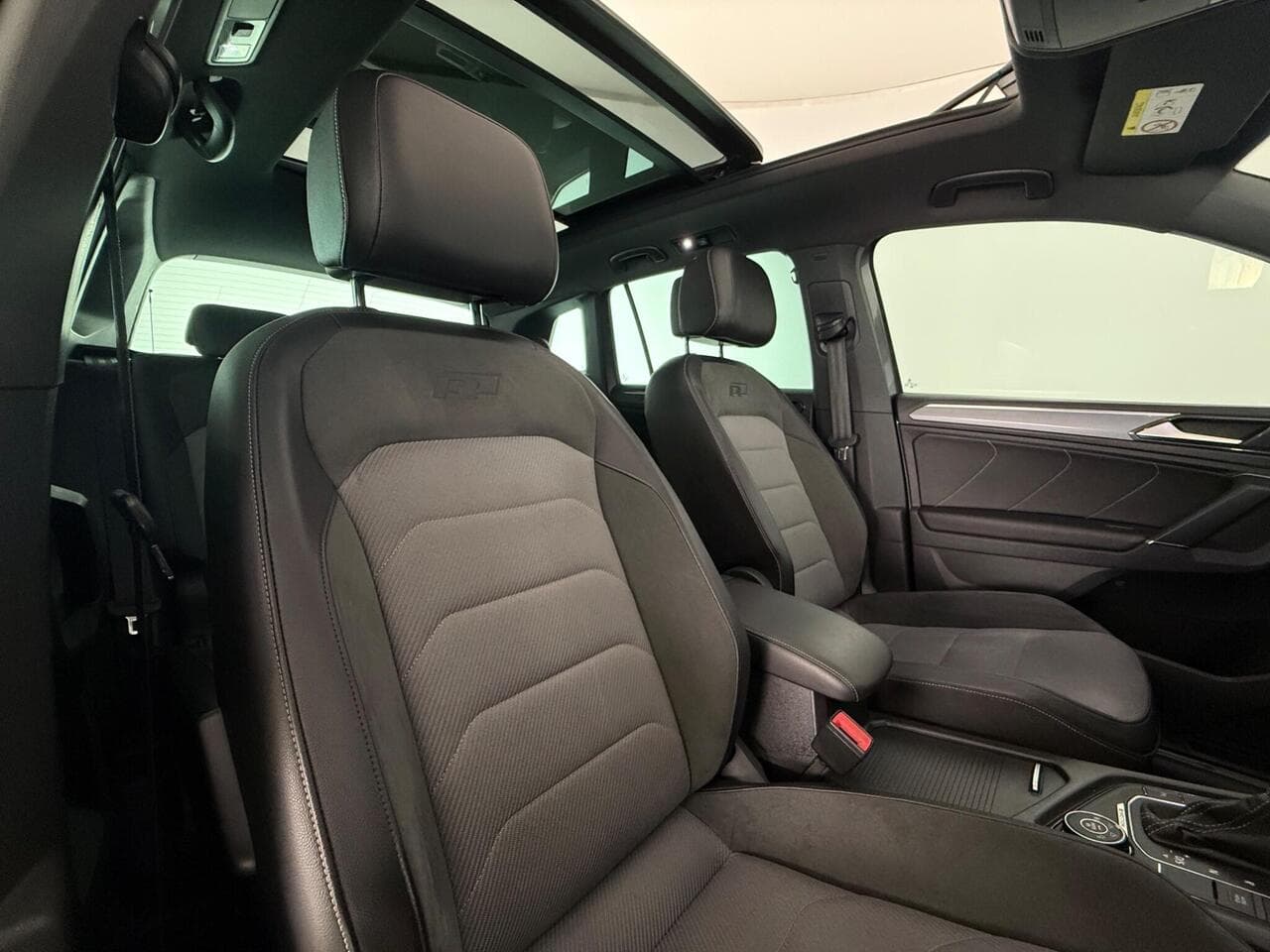 Volkswagen Tiguan thumbnail Seat Driver