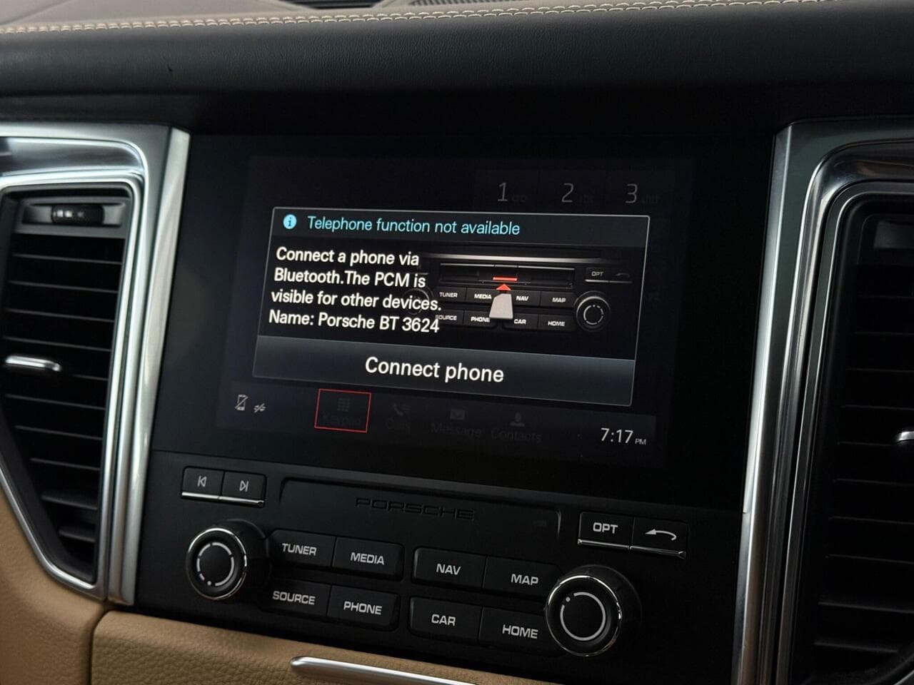 Porsche Macan thumbnail Infotainment System