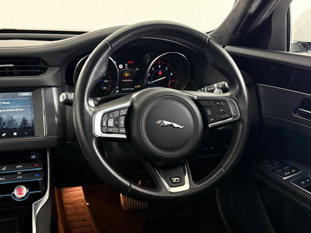 Jaguar XF thumbnail Steering Wheel