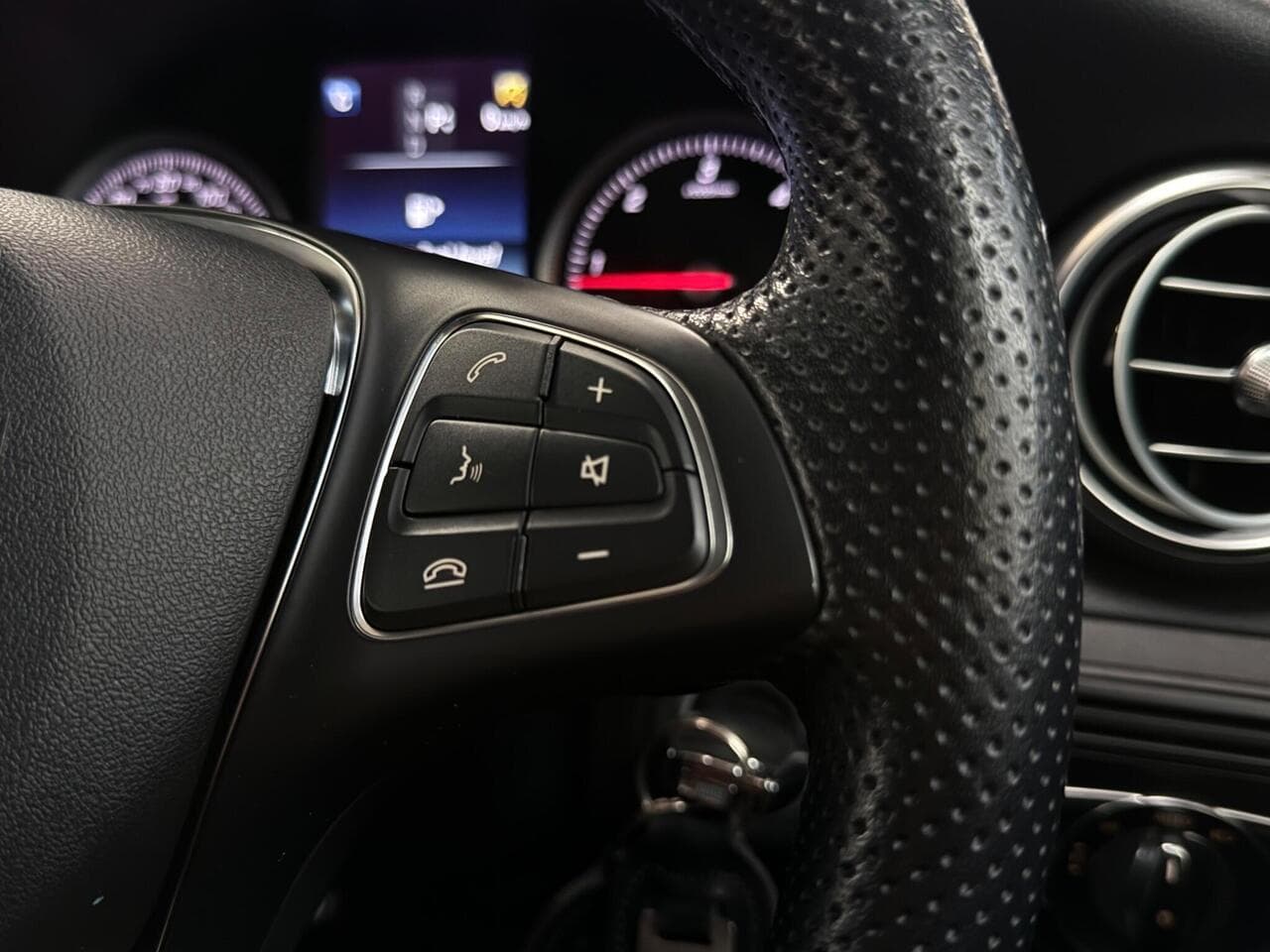 Mercedes-Benz GLC thumbnail Misc Controls
