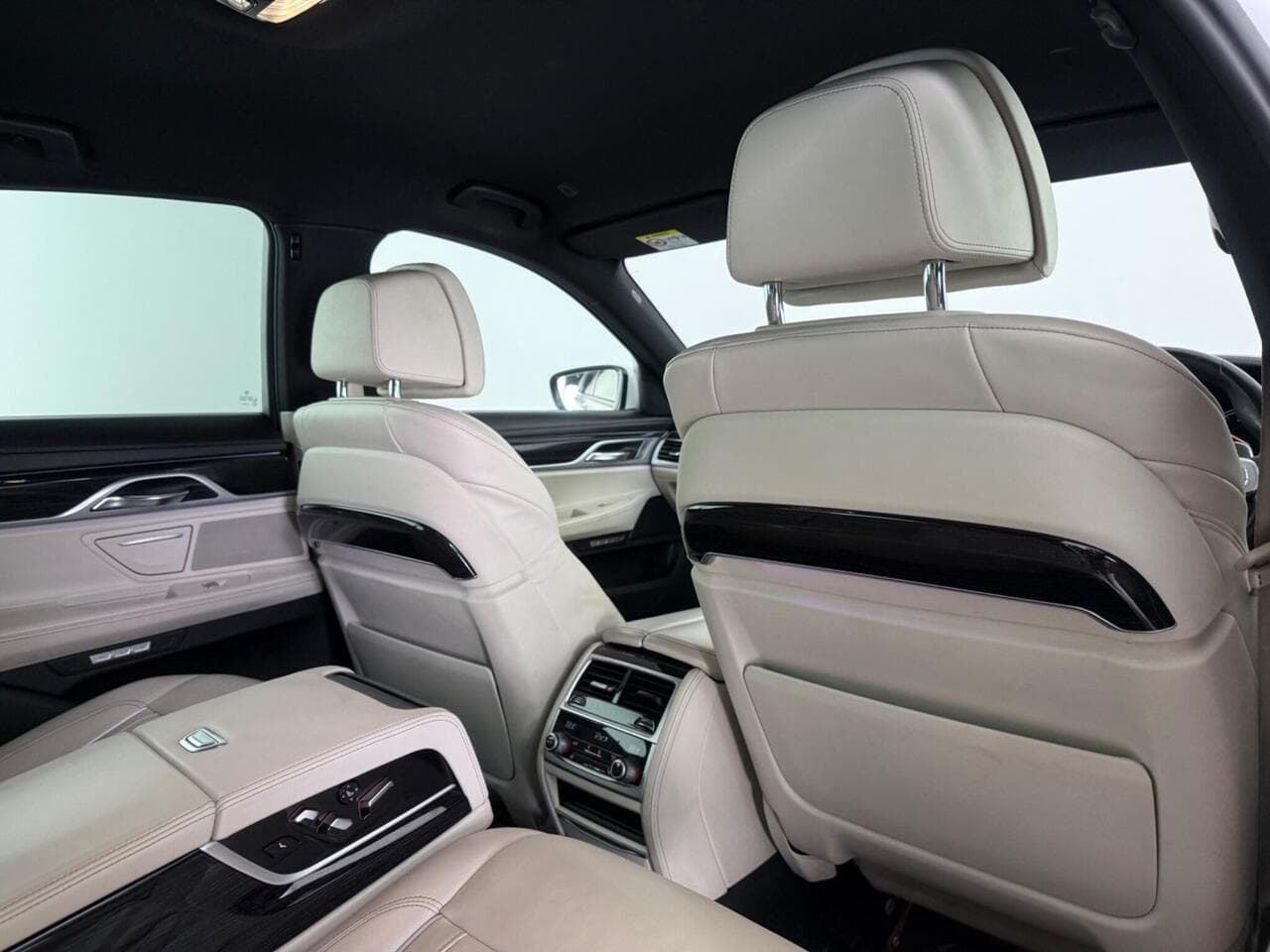 BMW 7 Series thumbnail Seats Rear
