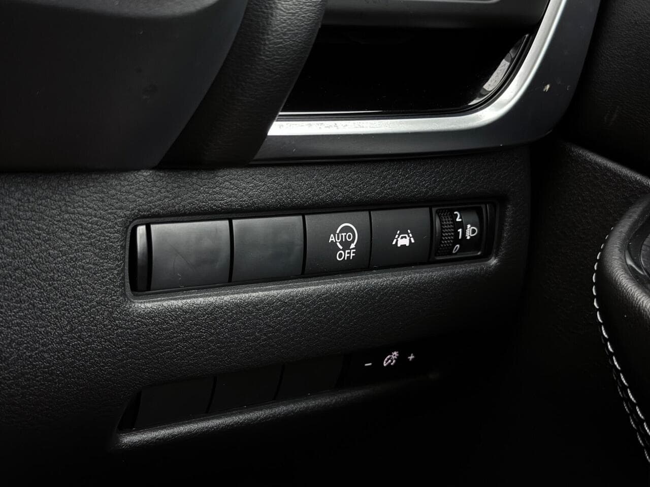 Nissan Qashqai thumbnail Misc Controls