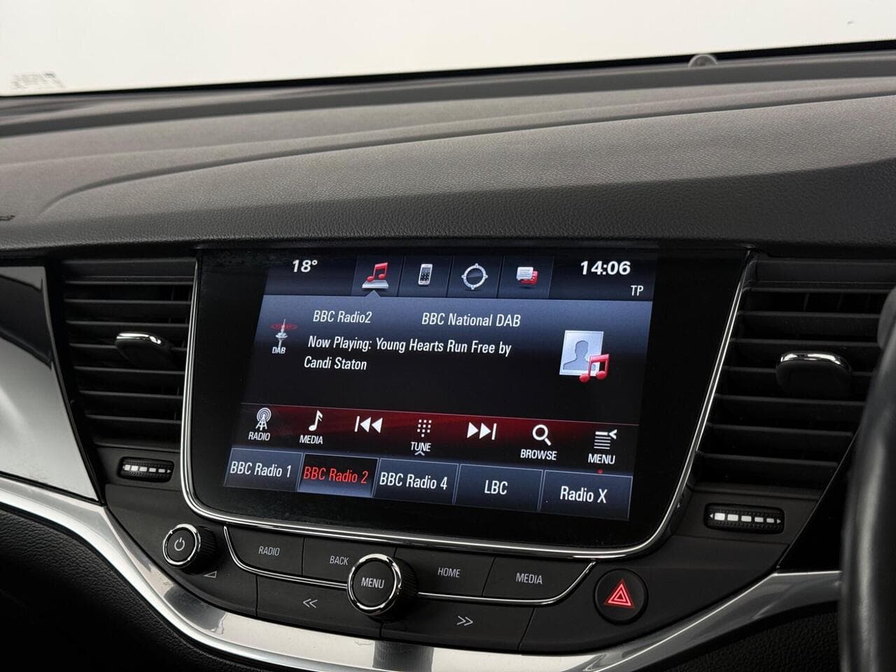Vauxhall Astra thumbnail Infotainment System