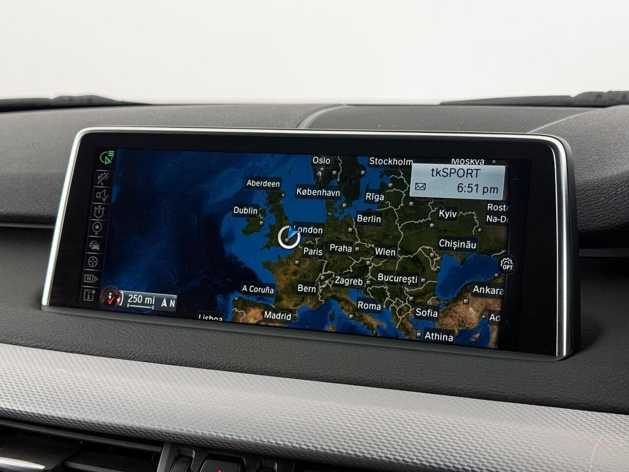 BMW X5 thumbnail Infotainment System