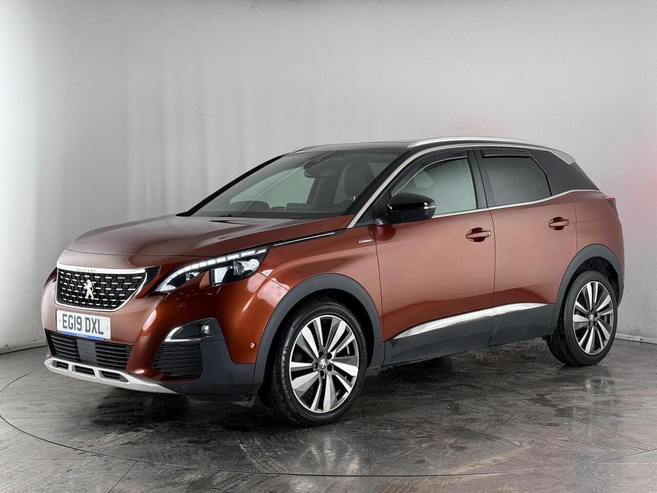 Peugeot 3008 thumbnail Front Left