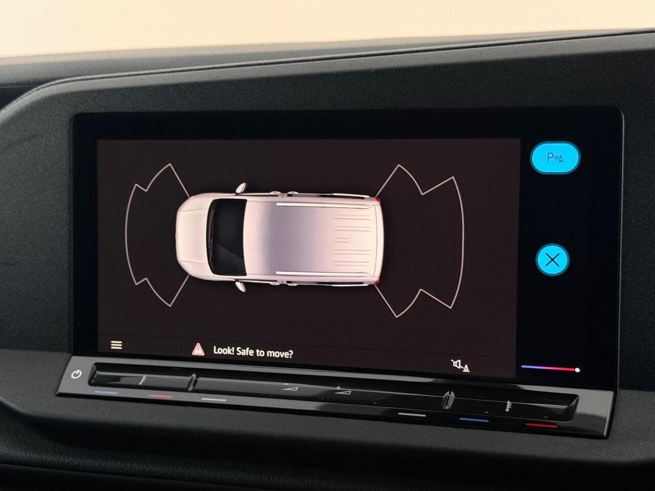 Volkswagen Caddy thumbnail Infotainment System