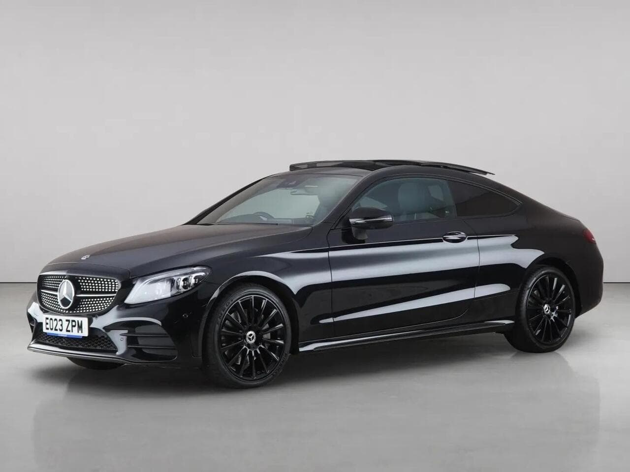 Mercedes-Benz C Class thumbnail Front Left