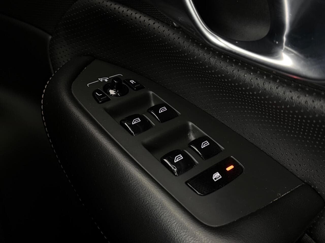 Volvo XC90 thumbnail Misc Controls