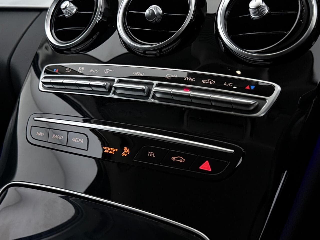 Mercedes-Benz C Class thumbnail Interior Front