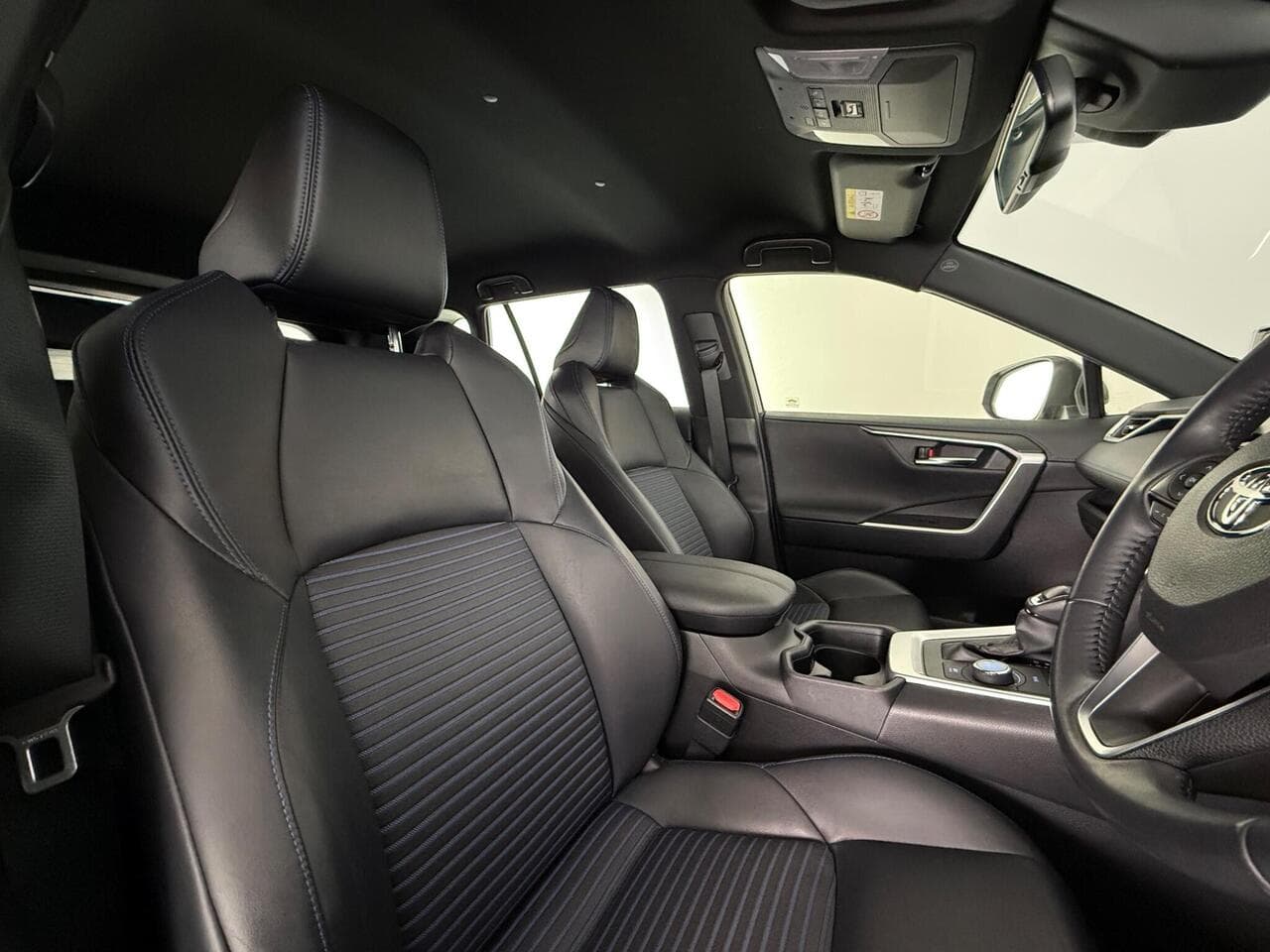 Toyota RAV4 thumbnail Seat Driver