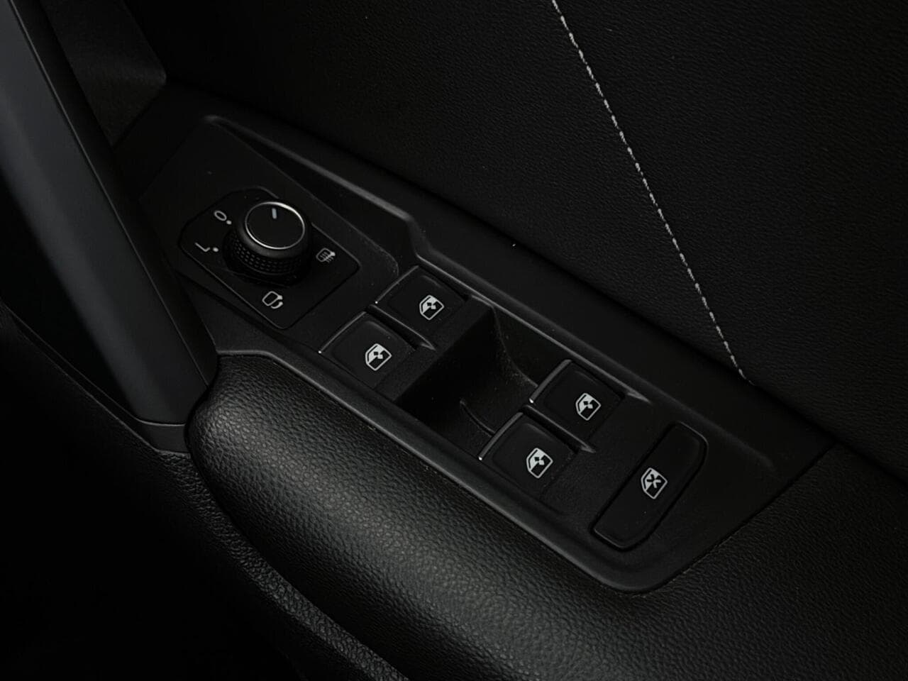Volkswagen Tiguan thumbnail Misc Controls
