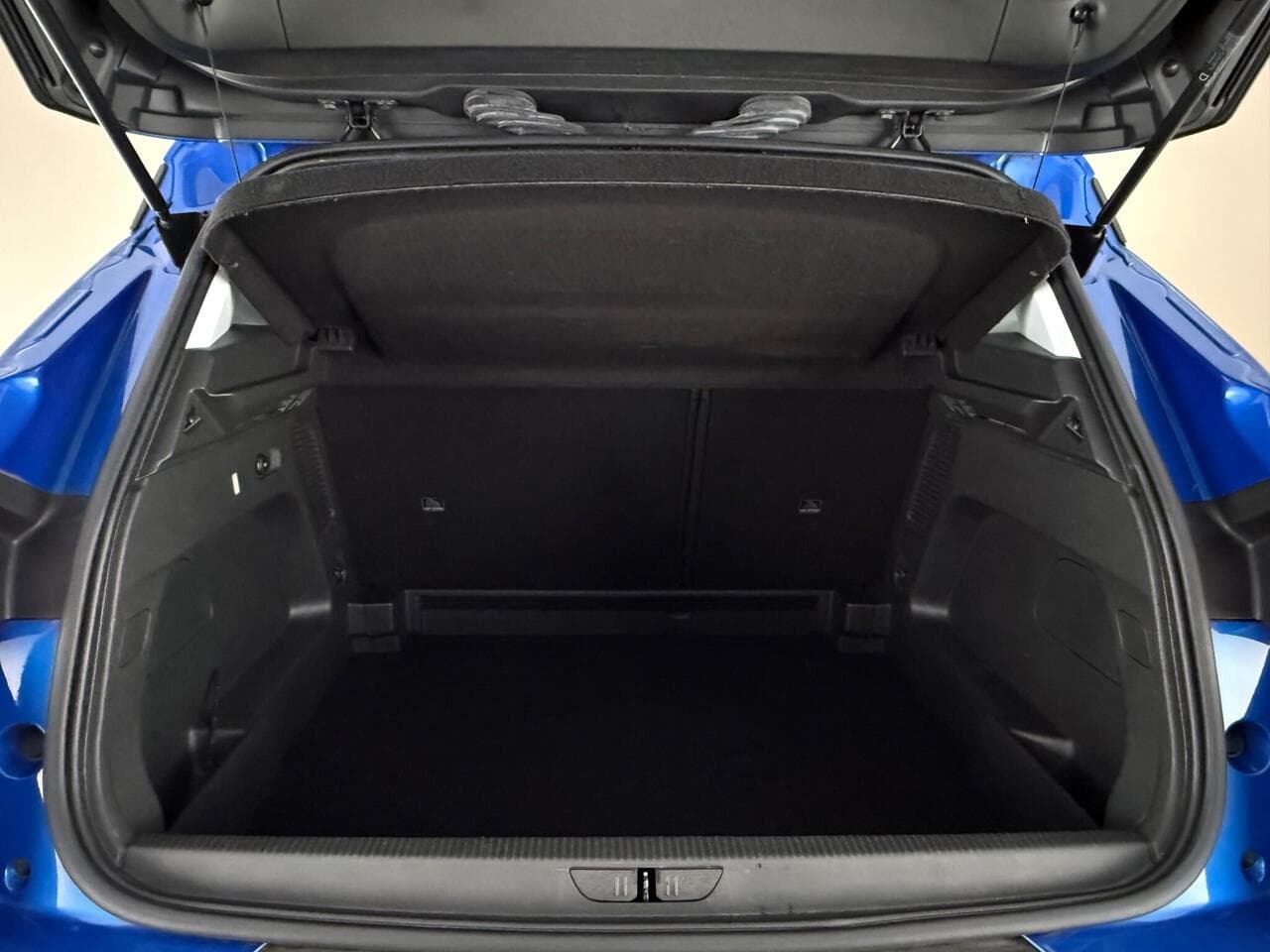 Vauxhall Grandland X thumbnail Boot