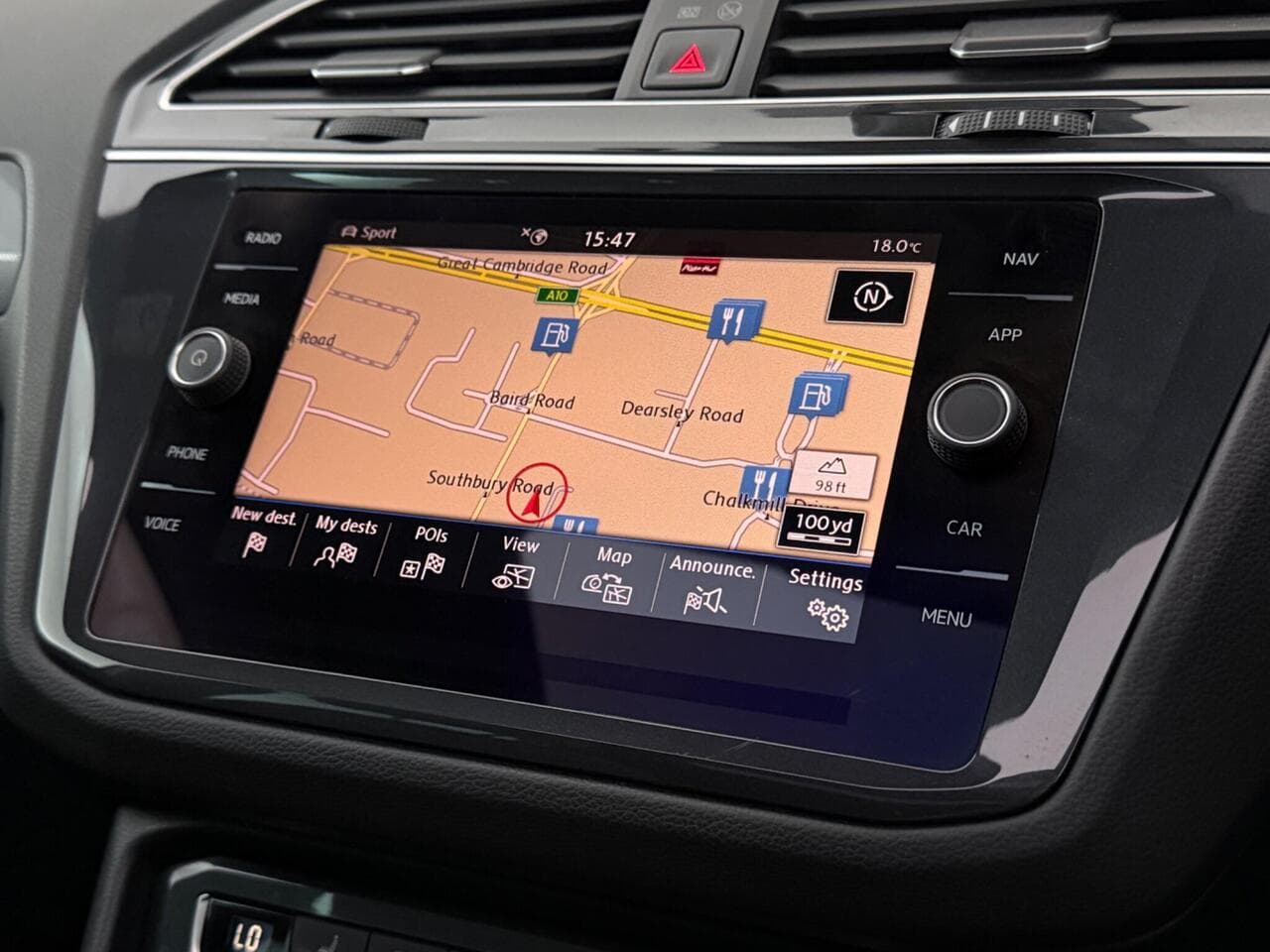 Volkswagen Tiguan thumbnail Infotainment System
