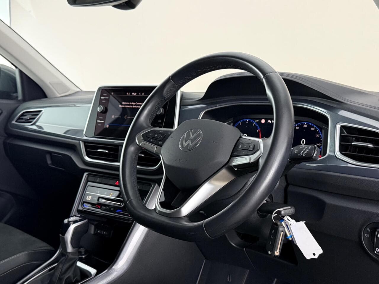 Volkswagen T-Roc thumbnail Interior Front
