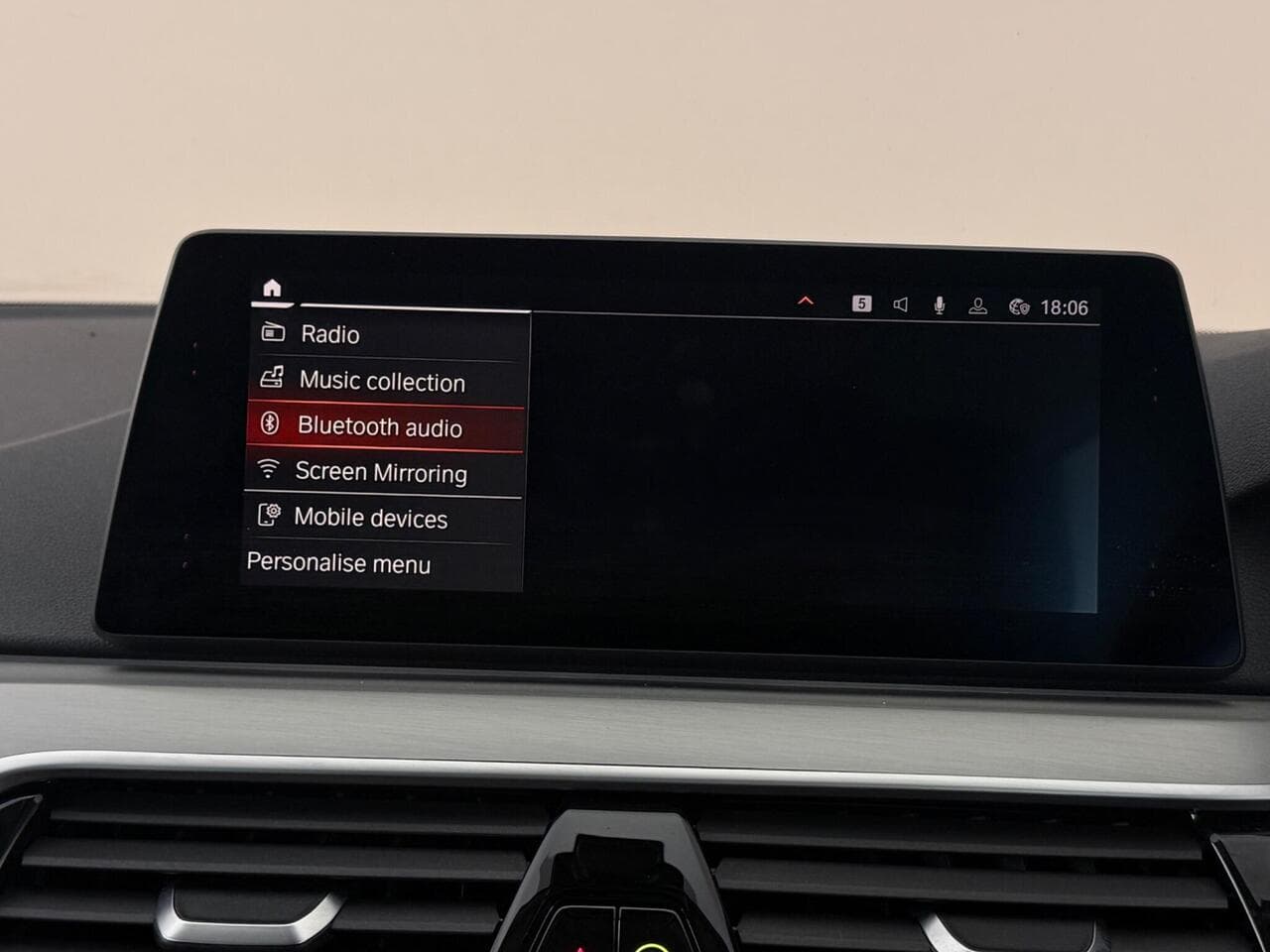 BMW 5 Series thumbnail Infotainment System
