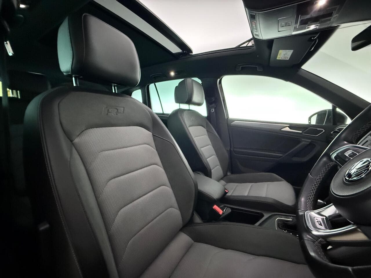 Volkswagen Tiguan thumbnail Seat Driver