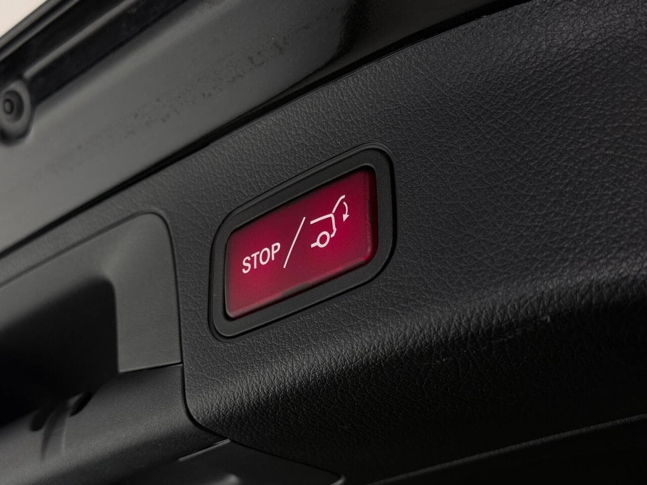 Mercedes-Benz GLA thumbnail Misc Controls