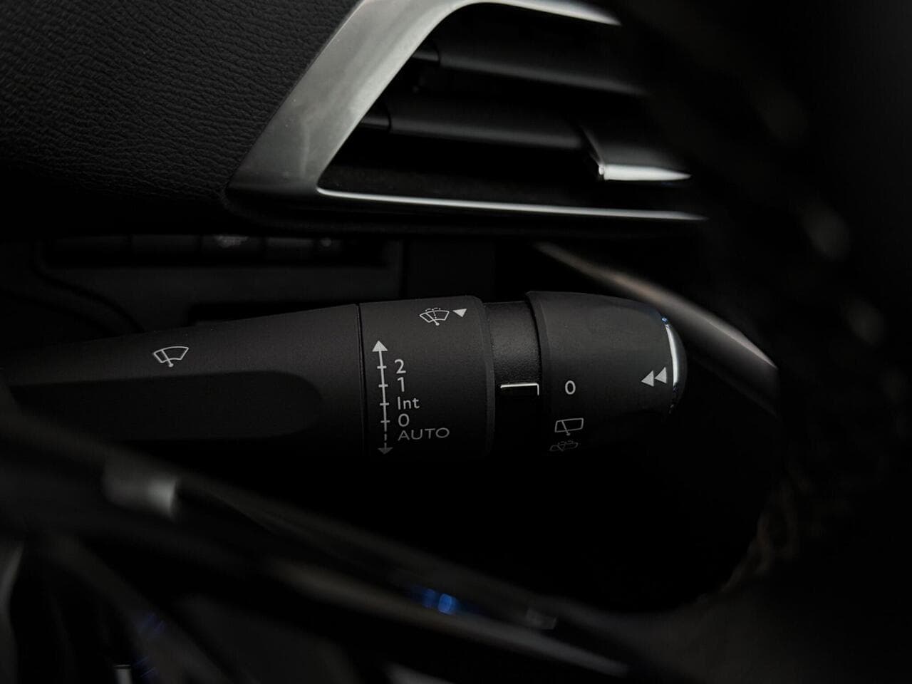 Peugeot 5008 thumbnail Misc Controls