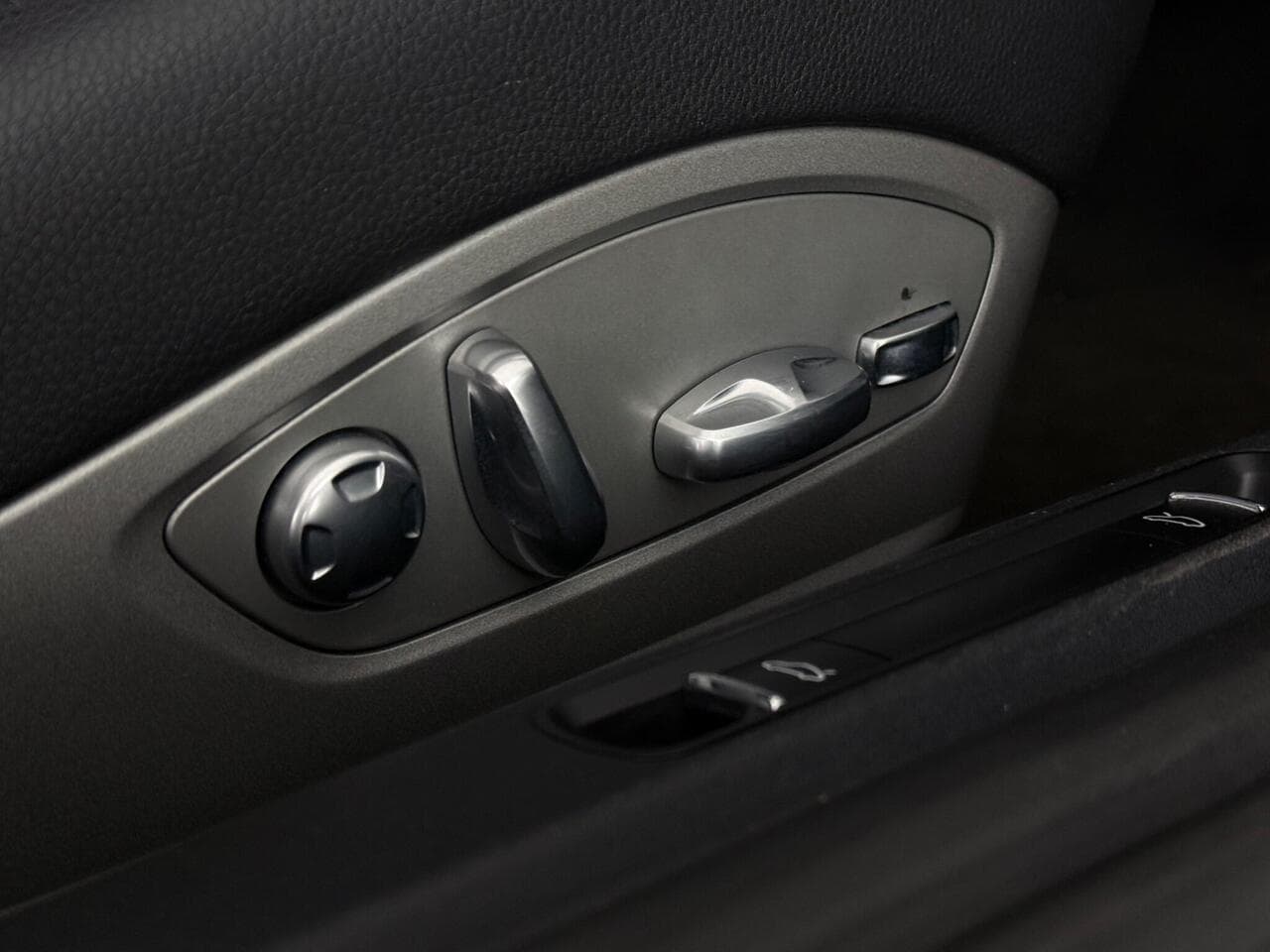Porsche 718 Cayman thumbnail Misc Controls