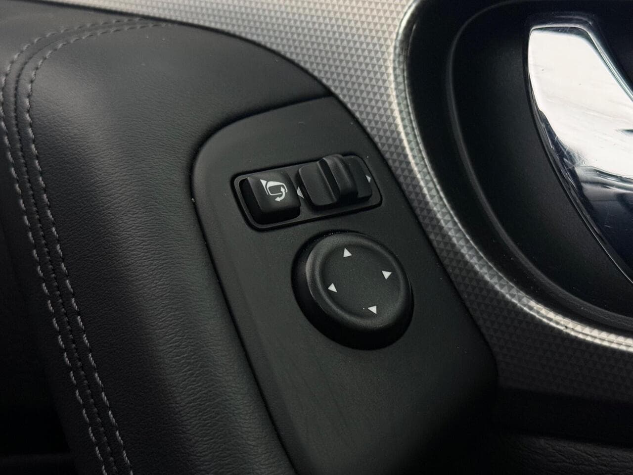 Nissan Qashqai thumbnail Misc Controls