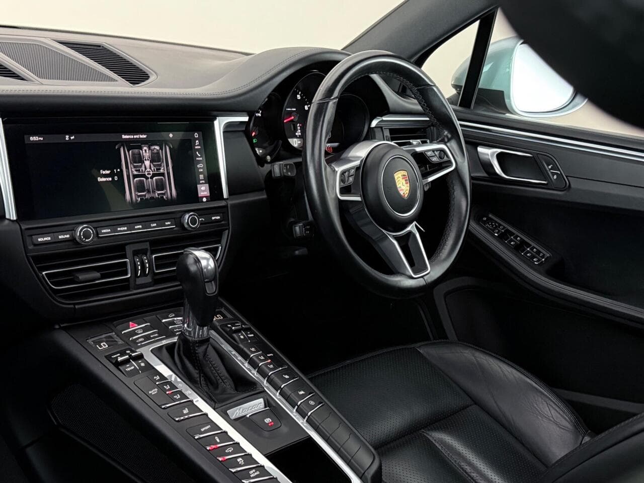 Porsche Macan thumbnail Interior Front