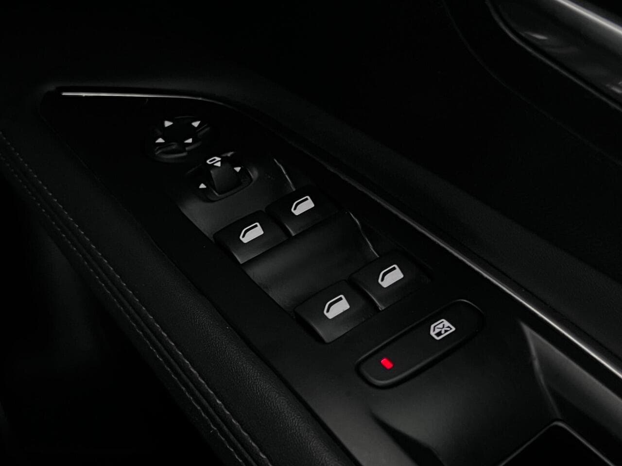 Peugeot 3008 thumbnail Misc Controls