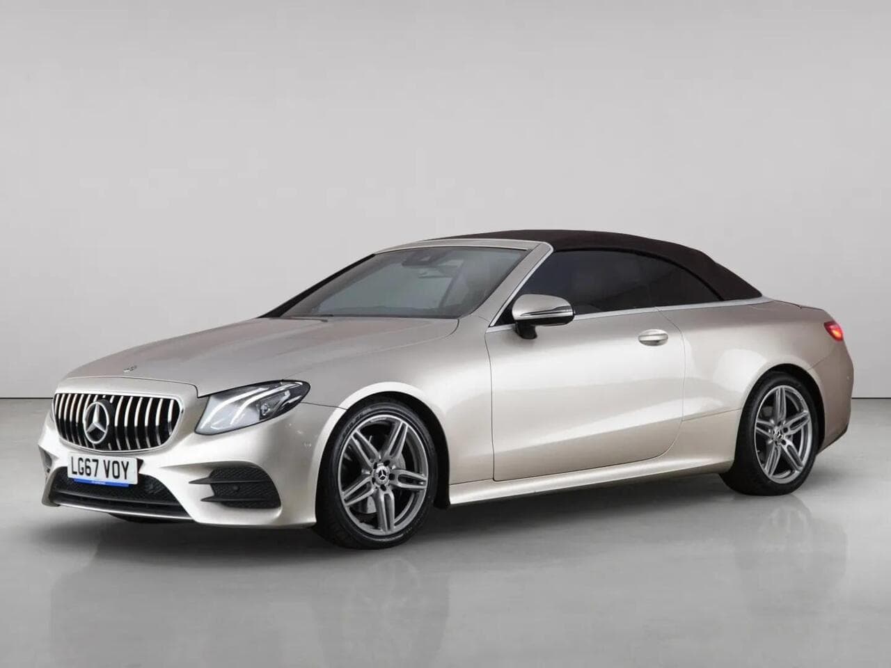 Mercedes-Benz E Class thumbnail Front Left
