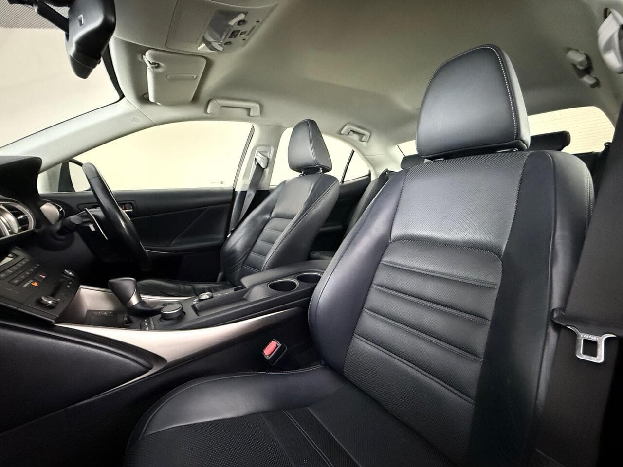 Lexus IS thumbnail Seat Front Passenger