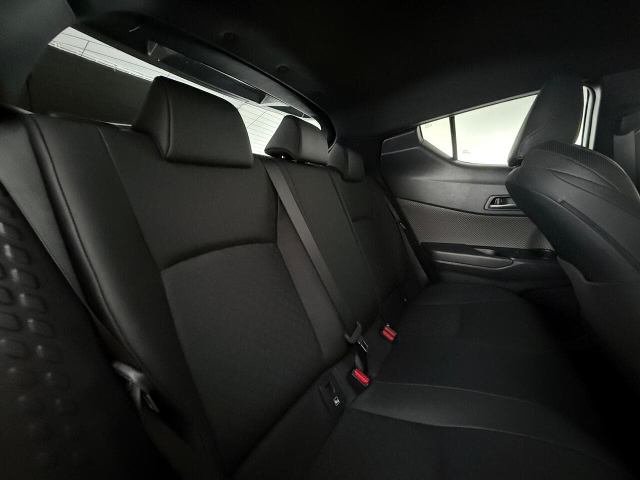 Toyota C-HR thumbnail Seats Rear