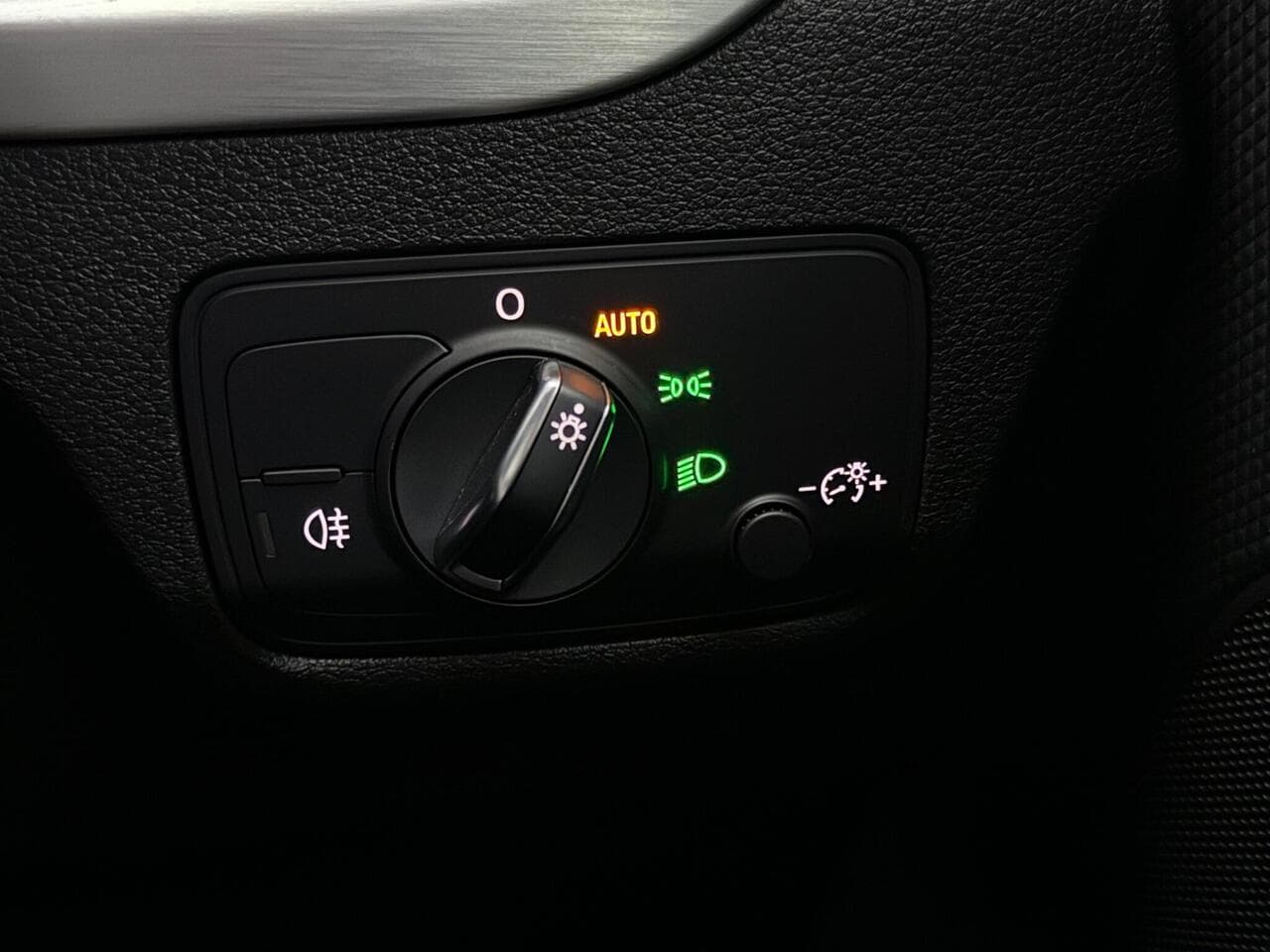 Audi Q2 thumbnail Misc Controls