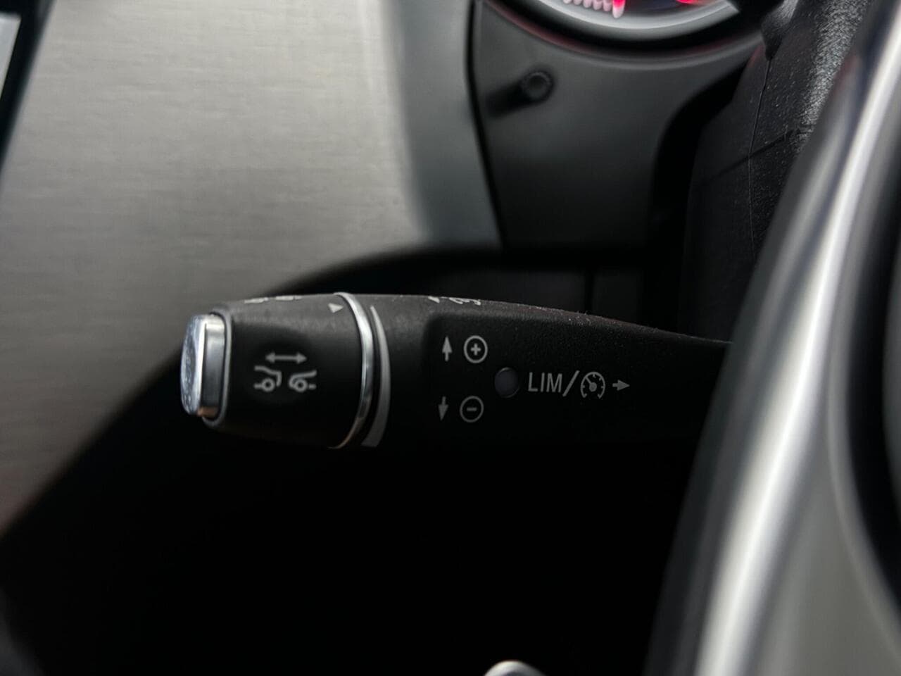 Mercedes-Benz GLE thumbnail Misc Controls