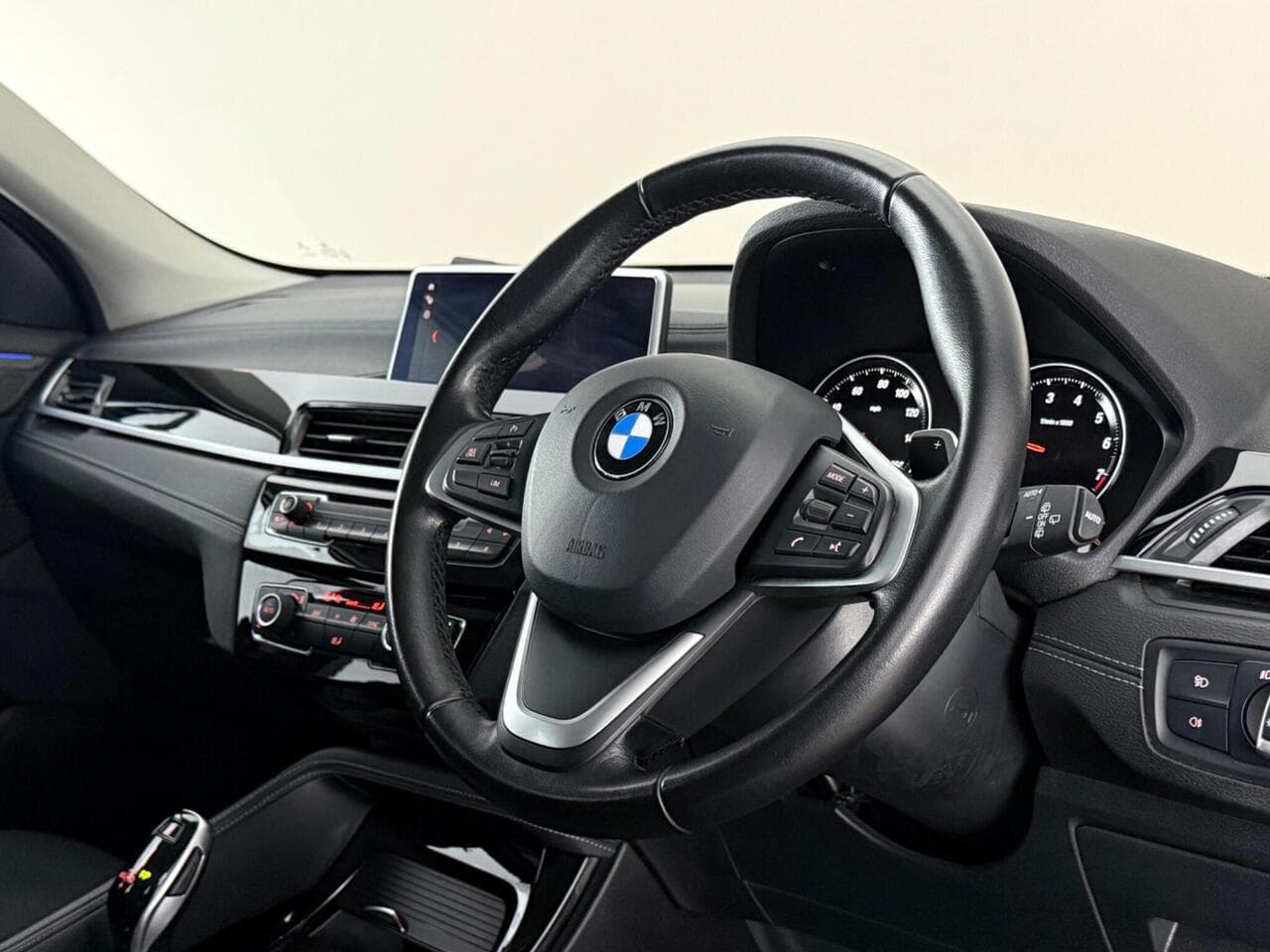BMW X2 thumbnail Steering Wheel
