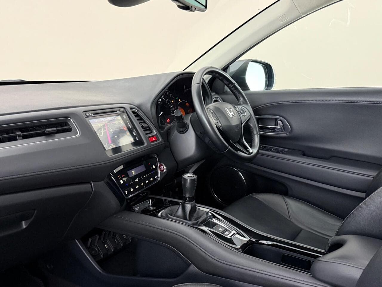 Honda HR-V thumbnail Interior Front