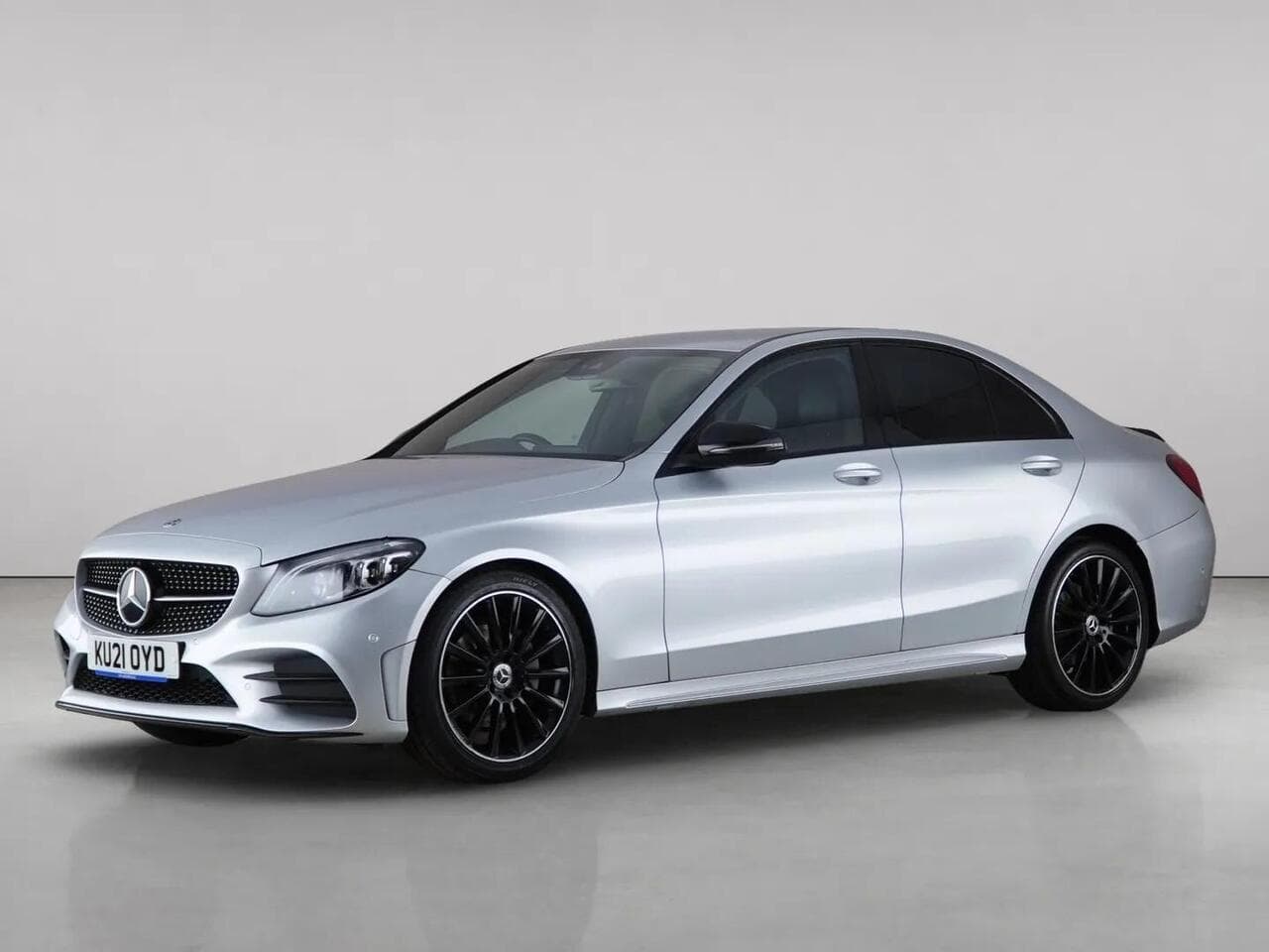 Mercedes-Benz C Class thumbnail Front Left