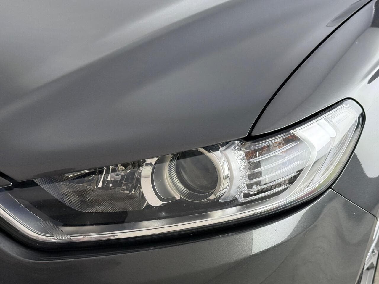 Ford Mondeo thumbnail Lights Front