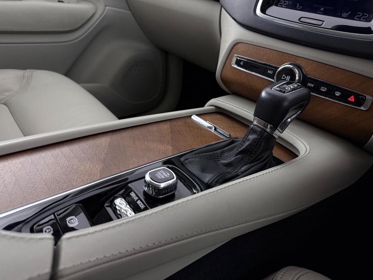 Volvo XC90 thumbnail Interior Front