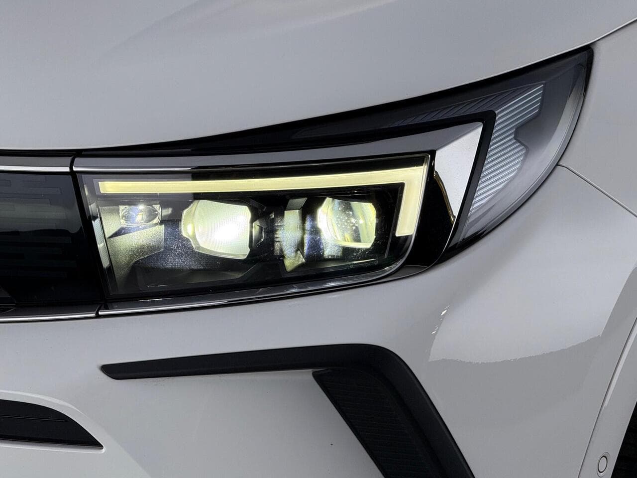 Vauxhall Grandland thumbnail Lights Front
